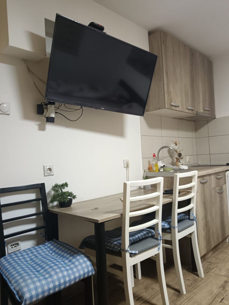 Stan na dan Niš - Centar — spavaća soba sa francuskim ležajem, apartman na dan u Niš (fotografija 8 od 10)