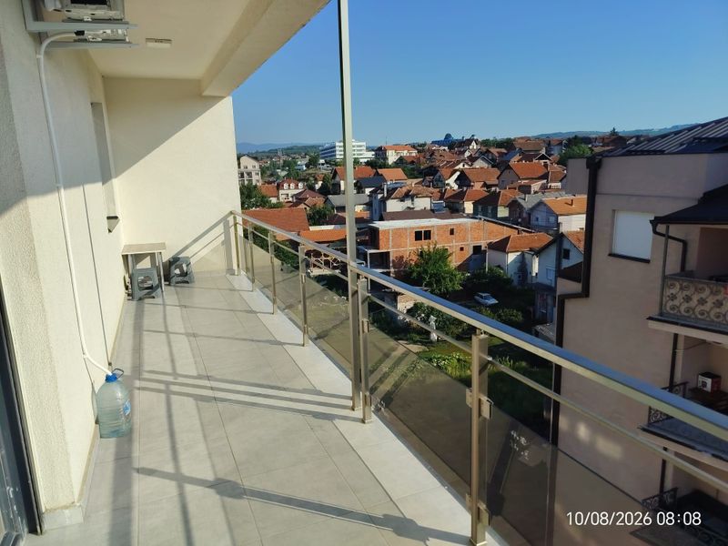 Stan na dan Prokuplje — kupatilo sa tuš kabinom, apartman na dan u Prokuplje (fotografija 9 od 10)