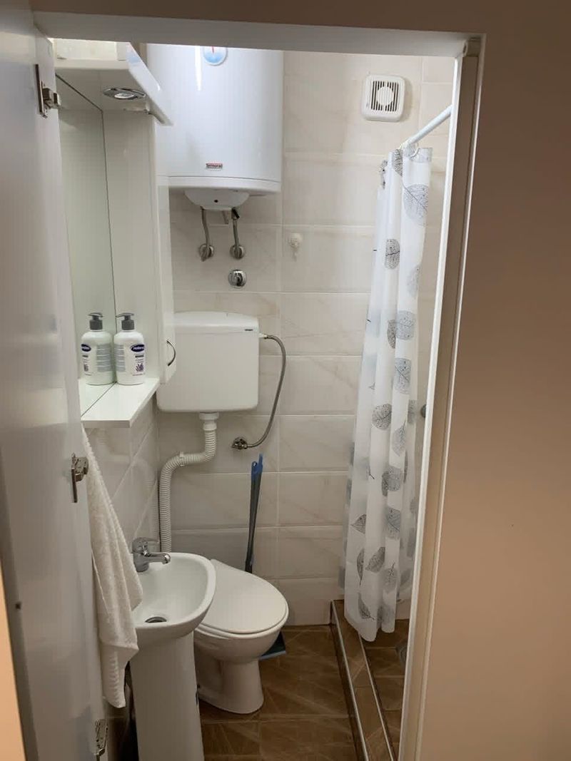 Studio Ukras – stan na dan Vrnjačka Banja, centar kod Zelene pijace — spavaća soba sa francuskim ležajem, apartman na dan u Vrnjačka Banja (fotografija 8 od 10)