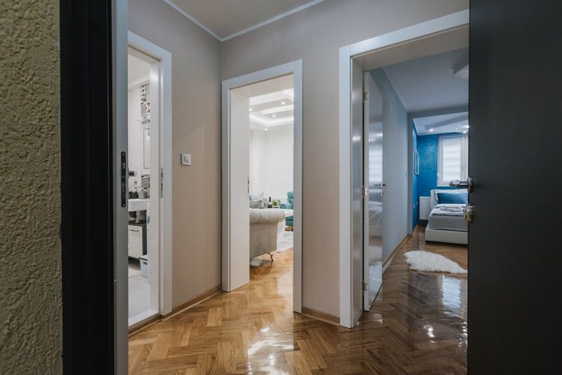 Three Sons Apartman Novi Sad — kupatilo sa tuš kabinom, apartman na dan u Novi Sad (fotografija 9 od 10)