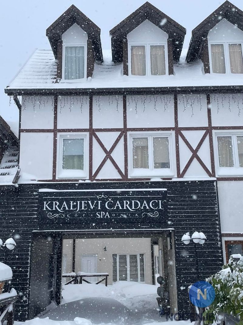 Apartmani Kraljevi Čardaci Kopaonik –Studio Čar 27 i Studio 6.13 — kupatilo sa tuš kabinom, apartman na dan u Kopaonik (fotografija 9 od 10)