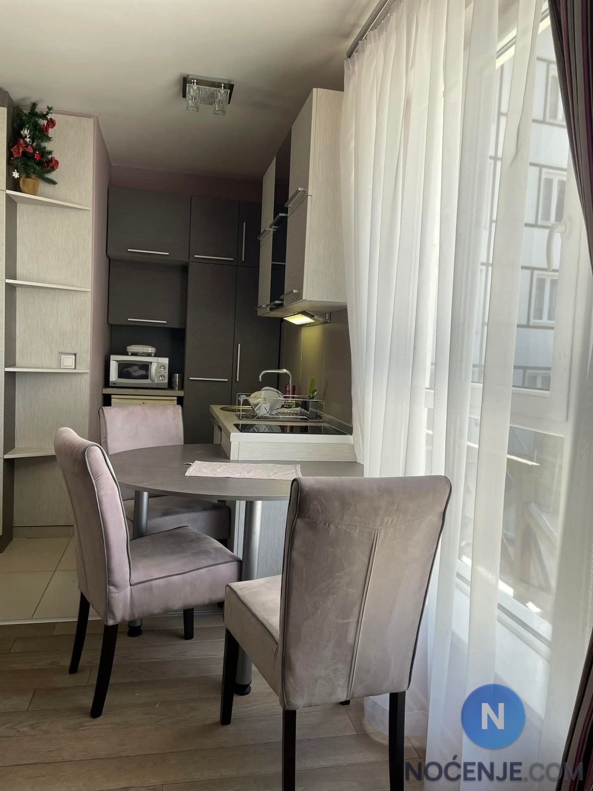 Apartmani Kraljevi Čardaci Kopaonik –Studio Čar 27 i Studio 6.13 — dnevna soba, apartman na dan u Kopaonik (fotografija 1 od 10)